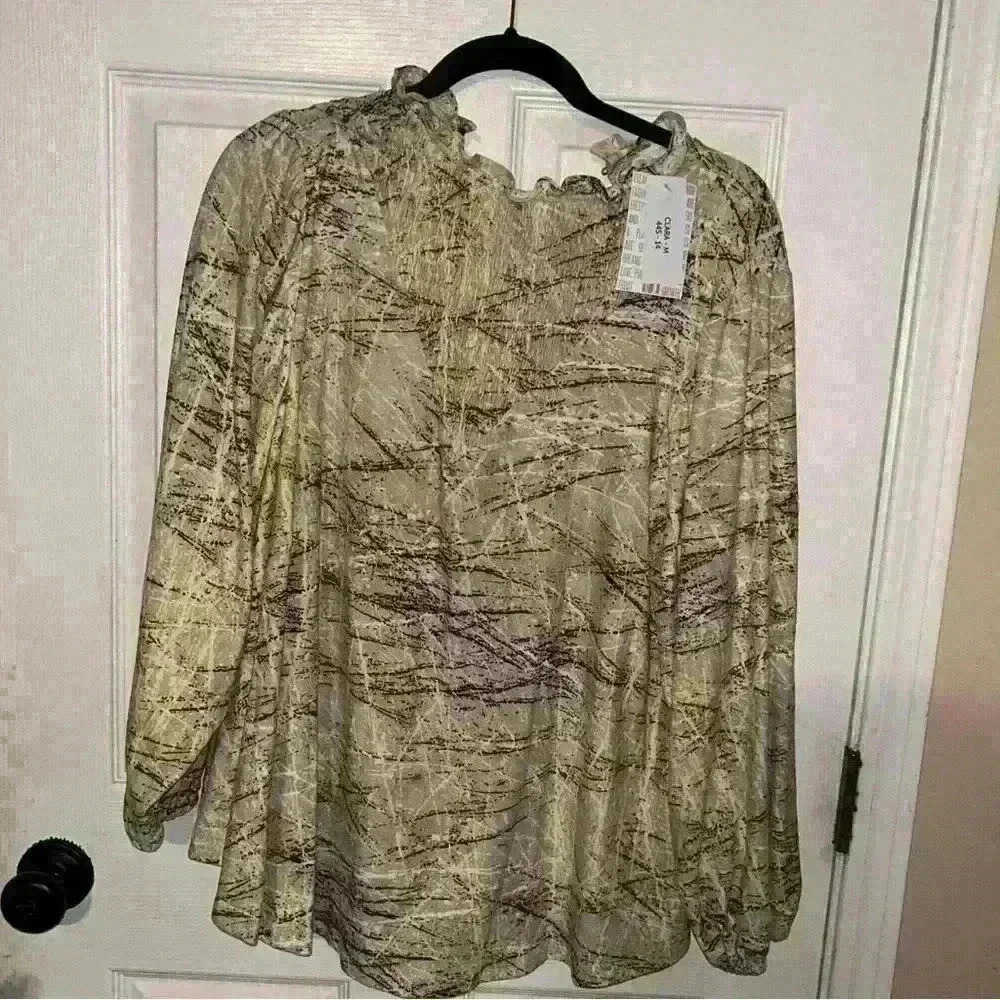 LuLaRoe Med Clara Top